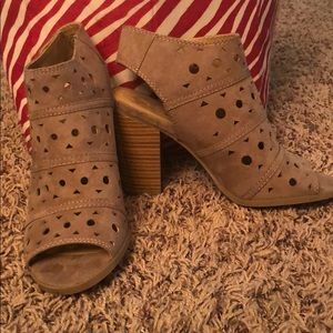 Tan heels never worn!!